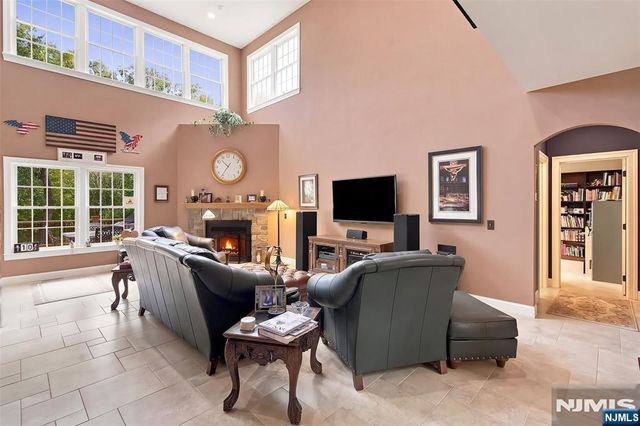 21 Pine Hill Road, Mahwah, NJ 07430