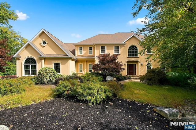 21 Pine Hill Road, Mahwah, NJ 07430