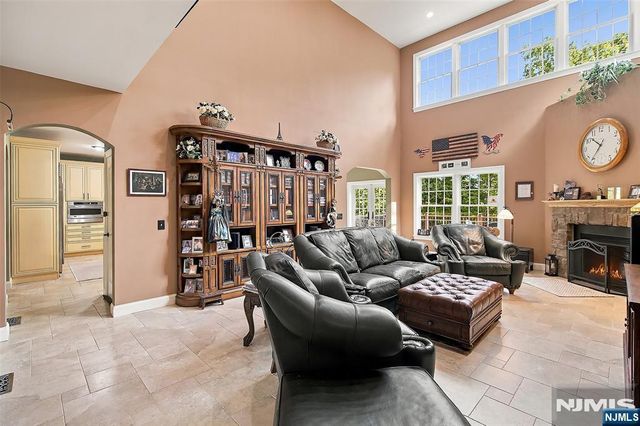 21 Pine Hill Road, Mahwah, NJ 07430