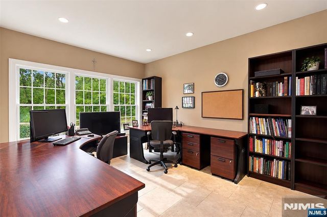 21 Pine Hill Road, Mahwah, NJ 07430