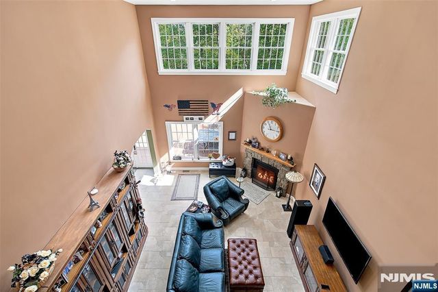 21 Pine Hill Road, Mahwah, NJ 07430