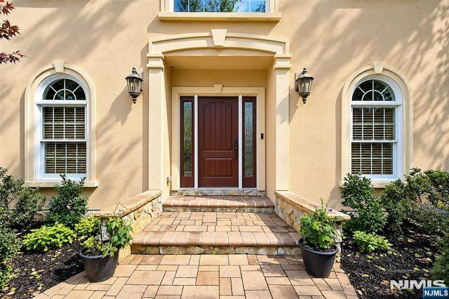 21 Pine Hill Road, Mahwah, NJ 07430