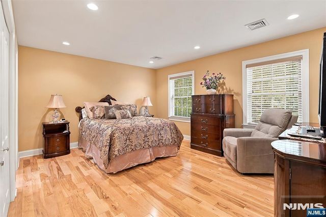 21 Pine Hill Road, Mahwah, NJ 07430