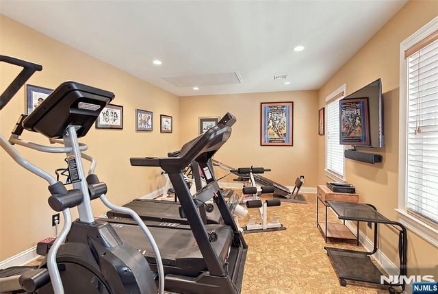 21 Pine Hill Road, Mahwah, NJ 07430