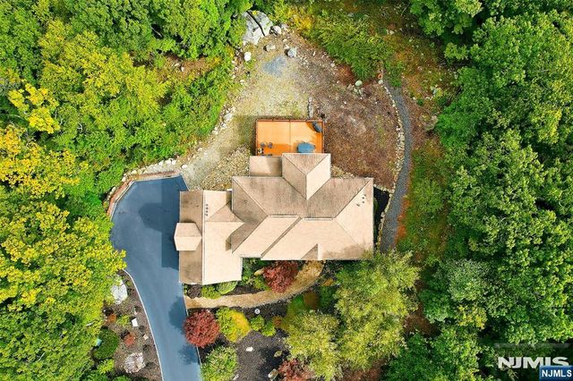 21 Pine Hill Road, Mahwah, NJ 07430