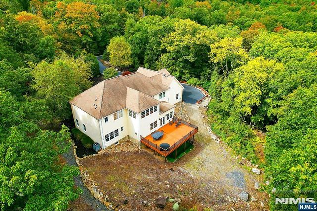 21 Pine Hill Road, Mahwah, NJ 07430