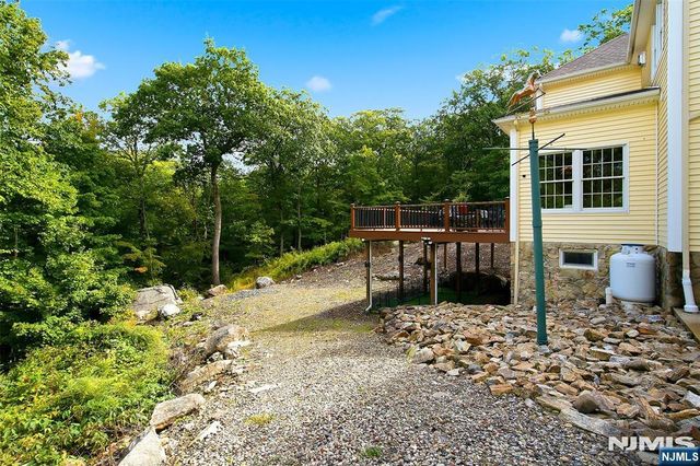 21 Pine Hill Road, Mahwah, NJ 07430