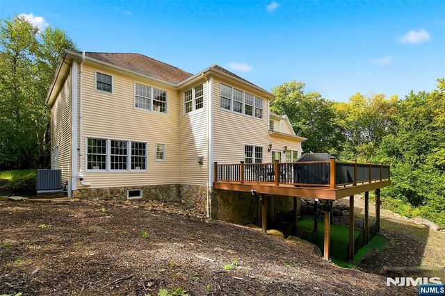 21 Pine Hill Road, Mahwah, NJ 07430