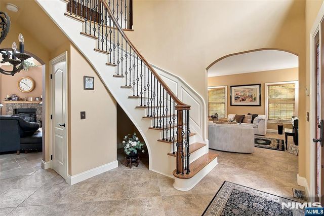 21 Pine Hill Road, Mahwah, NJ 07430