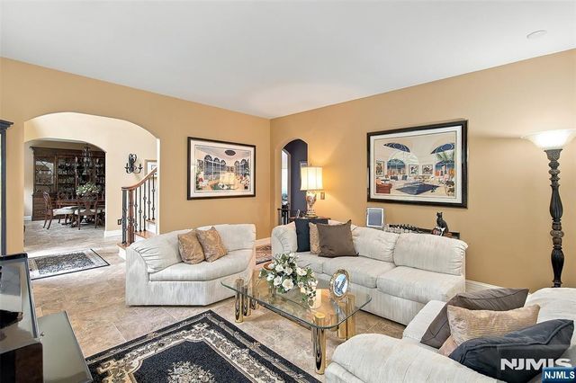 21 Pine Hill Road, Mahwah, NJ 07430