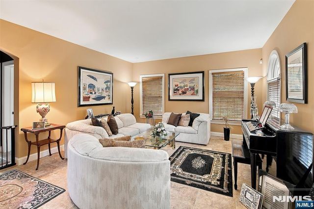 21 Pine Hill Road, Mahwah, NJ 07430