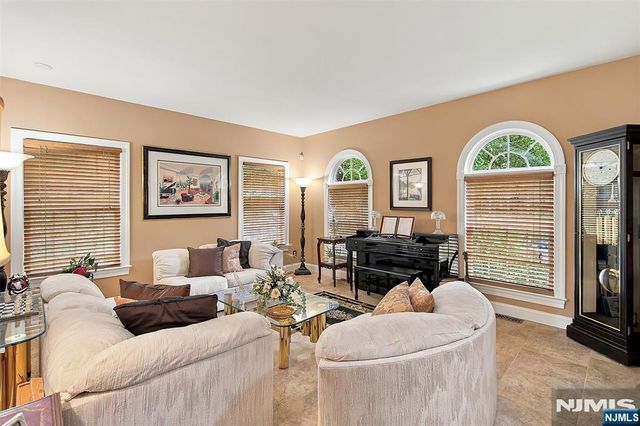 21 Pine Hill Road, Mahwah, NJ 07430