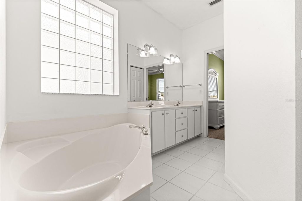 Image 7 of property listing at 2380 NW 53RD AVENUE ROAD, Ocala, FL 34482