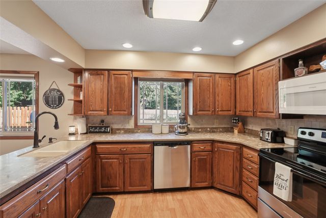 1810 Sunset Street, Grinnell, IA 50112