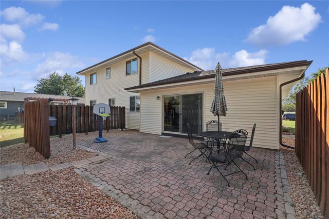 1810 Sunset Street, Grinnell, IA 50112