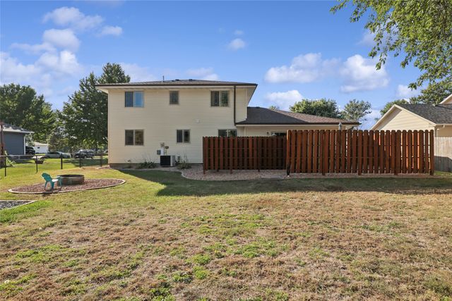 1810 Sunset Street, Grinnell, IA 50112