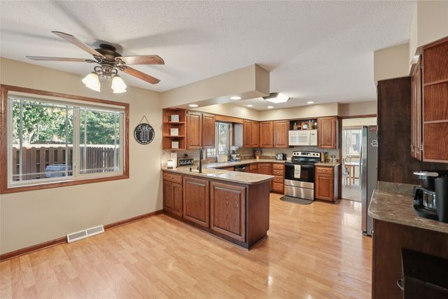 1810 Sunset Street, Grinnell, IA 50112