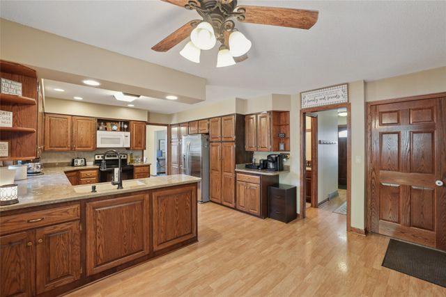 1810 Sunset Street, Grinnell, IA 50112