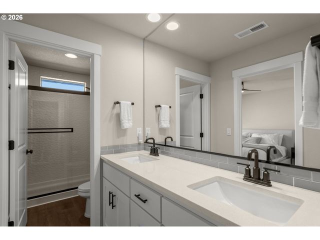16545 Se SUNSHOWER Pl, Happy Valley, OR 97086