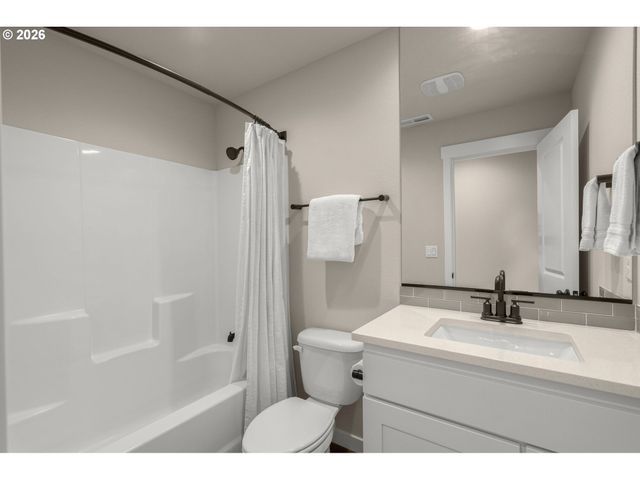 16545 Se SUNSHOWER Pl, Happy Valley, OR 97086