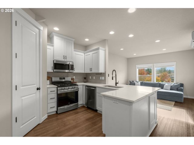 16545 Se SUNSHOWER Pl, Happy Valley, OR 97086