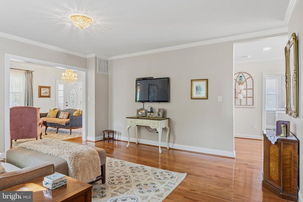 Image 15 of property listing at 3401 COPLEY RD, Baltimore, MD 21215