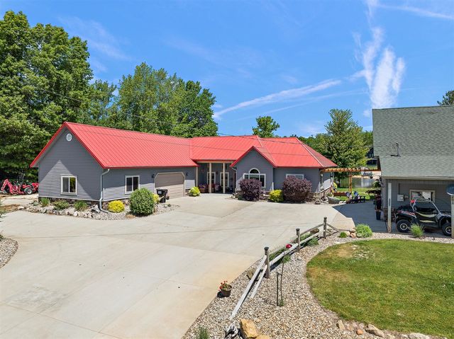 8662 W Edgewood Road, Mears, MI 49436