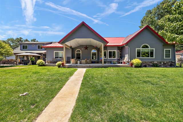8662 W Edgewood Road, Mears, MI 49436
