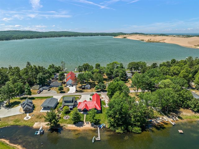 8662 W Edgewood Road, Mears, MI 49436