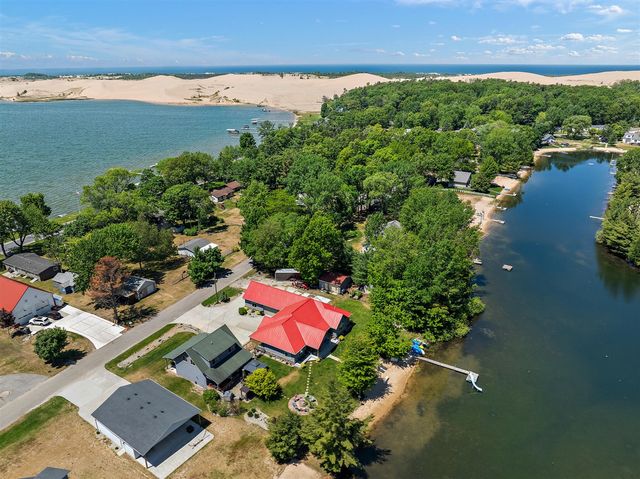 8662 W Edgewood Road, Mears, MI 49436