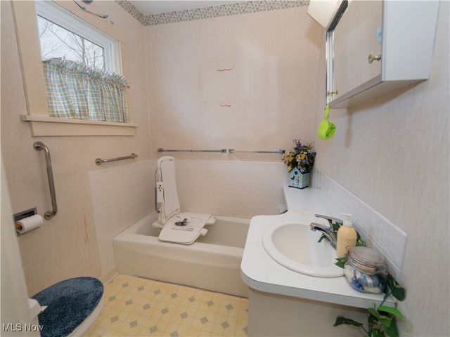 219 W Central Avenue, Ravenna, OH 44266