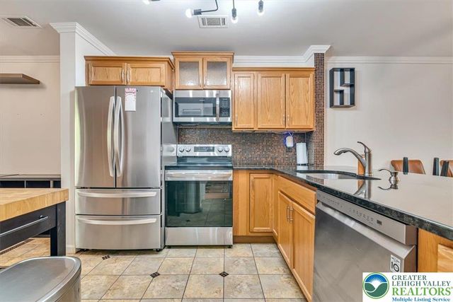 213 Falls Circle, Lehman Twp, PA 18324