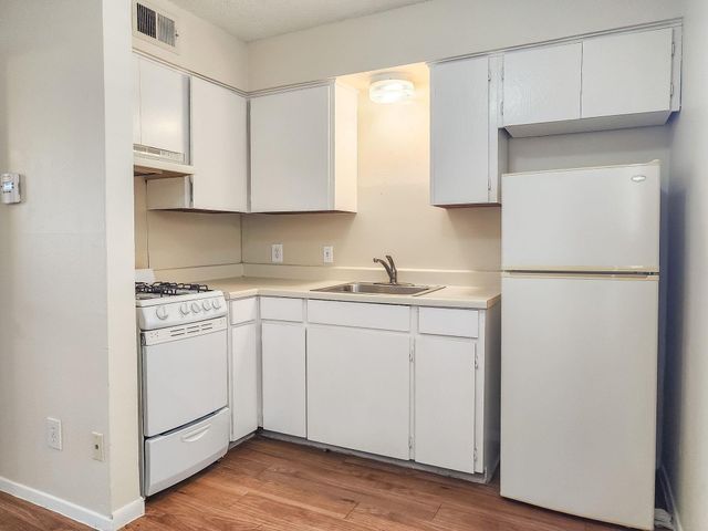 924 E Dean Keeton ST 222, Austin, TX 78705