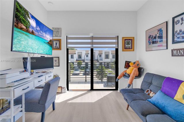 21068 NE 8th Ave, Miami, FL 33179