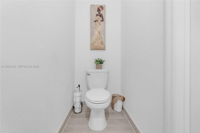 21068 NE 8th Ave, Miami, FL 33179