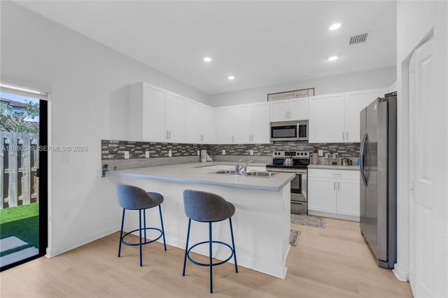 21068 NE 8th Ave, Miami, FL 33179