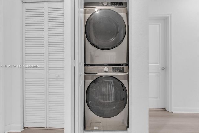 21068 NE 8th Ave, Miami, FL 33179