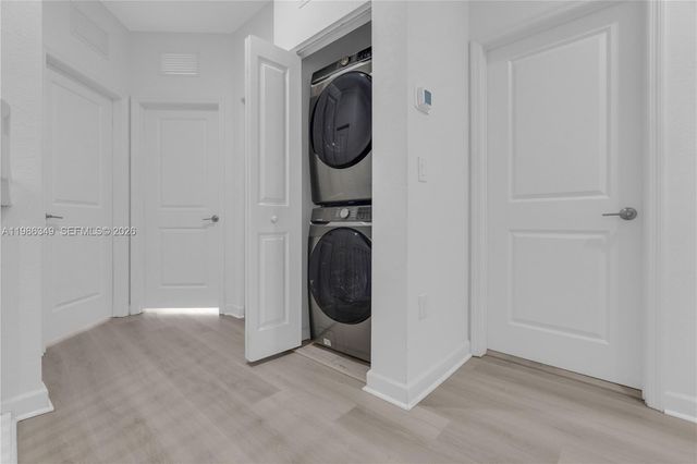 21068 NE 8th Ave, Miami, FL 33179