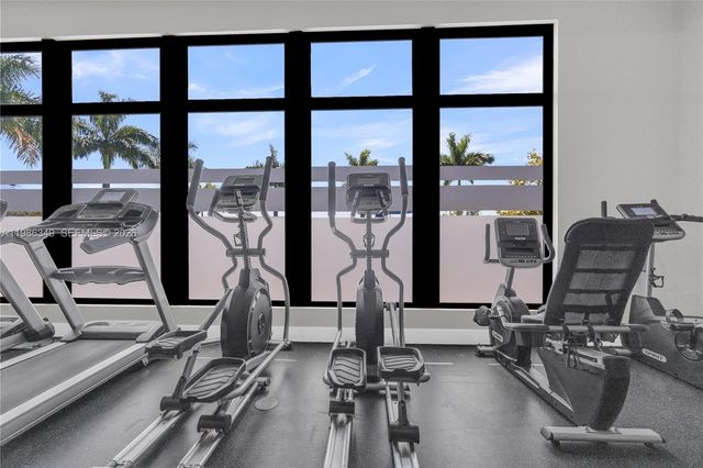 21068 NE 8th Ave, Miami, FL 33179