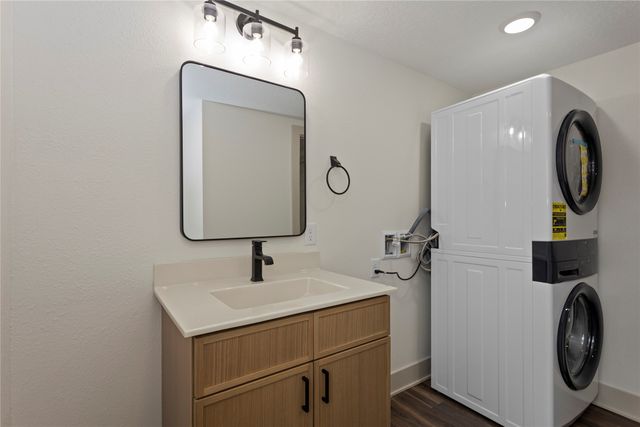 155 NW 2nd Street, Earlham, IA 50072