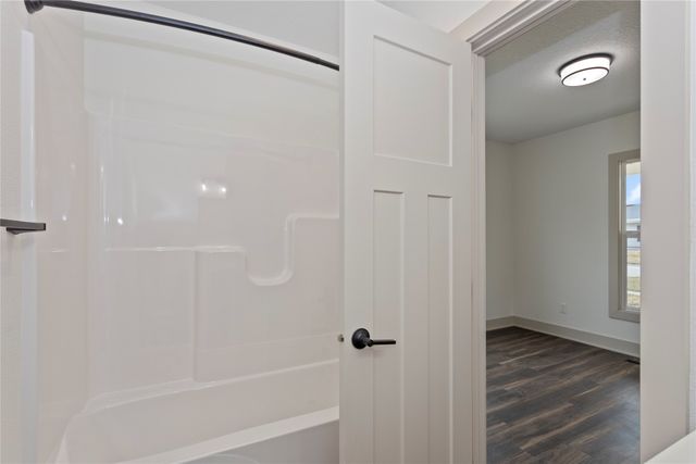 155 NW 2nd Street, Earlham, IA 50072
