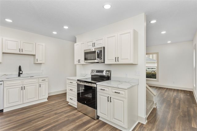 155 NW 2nd Street, Earlham, IA 50072