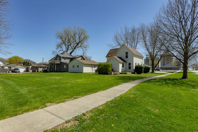 155 NW 2nd Street, Earlham, IA 50072