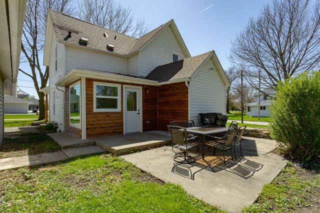 155 NW 2nd Street, Earlham, IA 50072