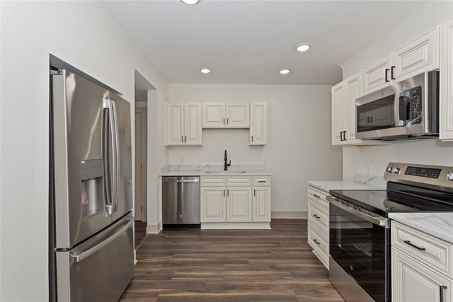 155 NW 2nd Street, Earlham, IA 50072