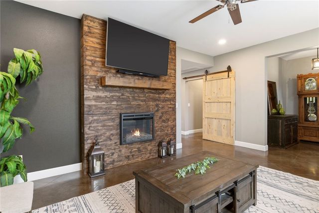 858 Gibson Hill Road, Farmington, AR 72730