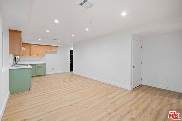 10422 Graham Avenue, Los Angeles, CA 90002