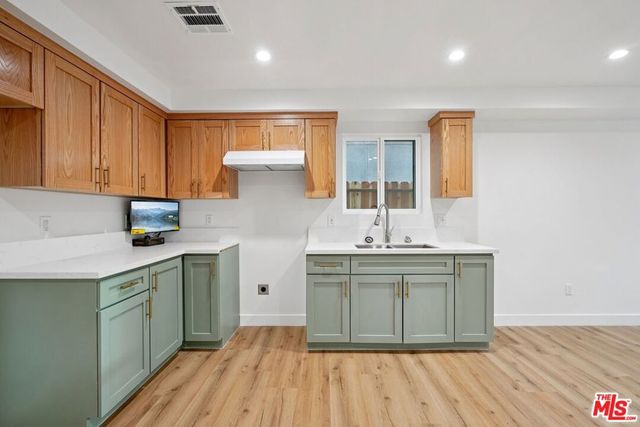 10422 Graham Avenue, Los Angeles, CA 90002