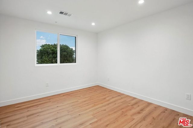 10422 Graham Avenue, Los Angeles, CA 90002