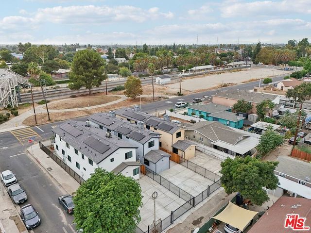 10422 Graham Avenue, Los Angeles, CA 90002